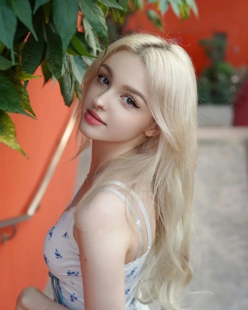 ins博主分享：Elina_1_Jeanzzzz._来自小红书网页版.jpg